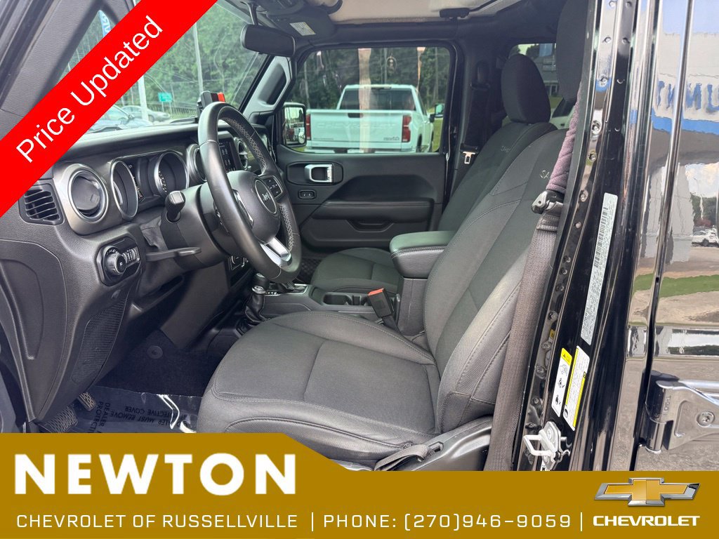 Used 2019 Jeep Wrangler Unlimited Sahara AWD/4WD image 6