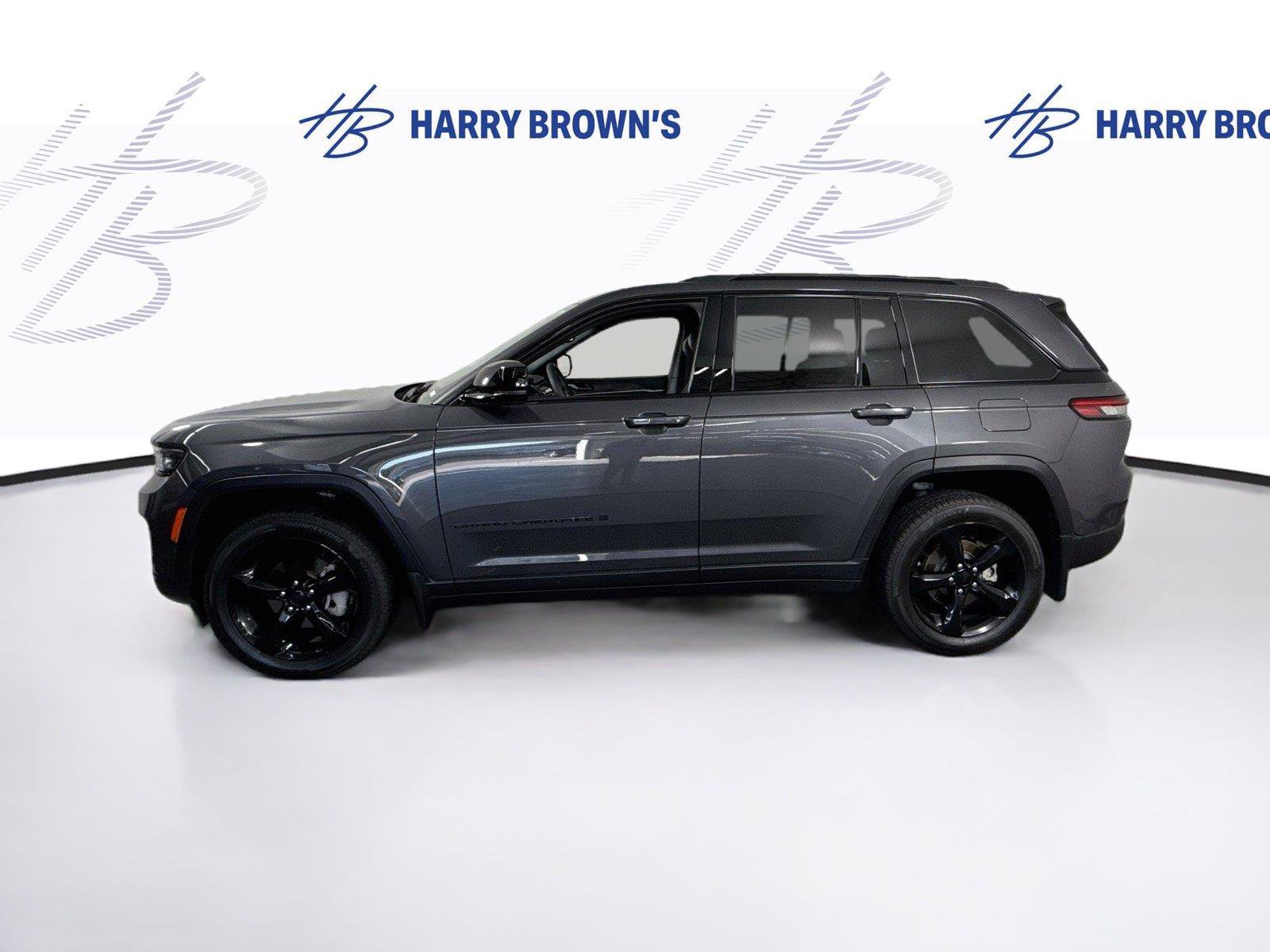 Used 2024 Jeep Grand Cherokee Limited w/ Black Appearance Package AWD/4WD image 29