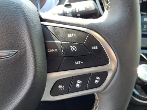 Used 2025 Chrysler Pacifica Select FWD image 20