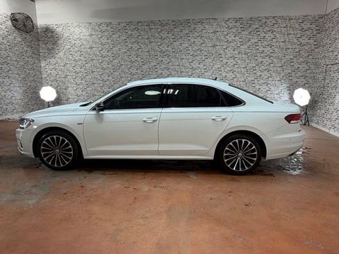 Used 2022 Volkswagen Passat 2.0T FWD image 4