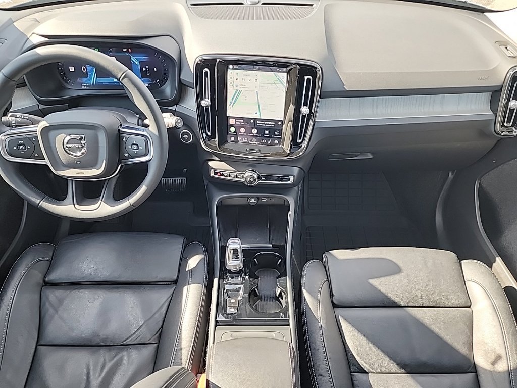 Certified 2023 Volvo XC40 B5 Plus w/ Driver Assist Package AWD/4WD image 22