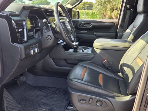 Used 2023 GMC Sierra 1500 AT4 w/ AT4 Premium Package AWD/4WD image 9