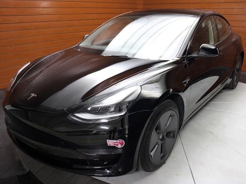 Used 2023 Tesla Model 3 Standard Range RWD image 3