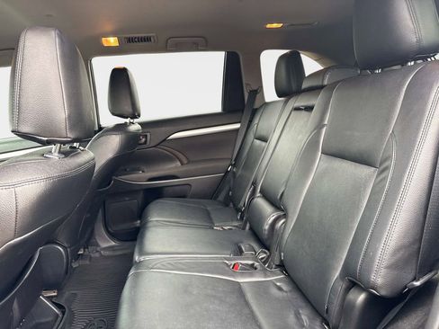 Used 2019 Toyota Highlander LE image 14