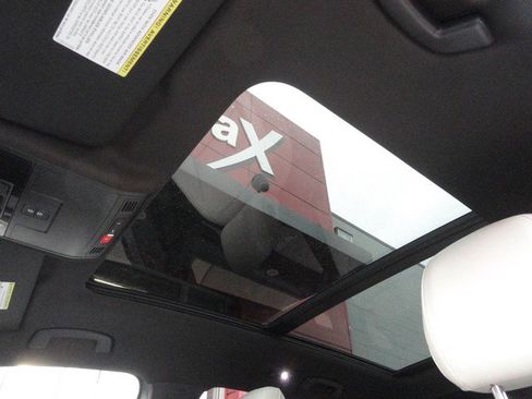 Used 2021 Volkswagen Tiguan SE R-Line image 7