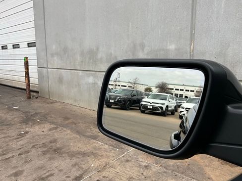 Used 2017 Ford Explorer XLT w/ Equipment Group 202A image 21