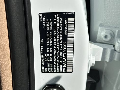 Certified 2026 Porsche Macan AWD/4WD image 46
