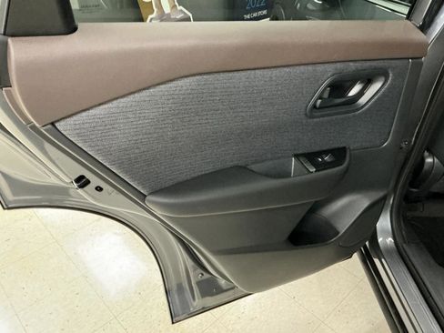 Used 2023 Nissan Rogue S image 21