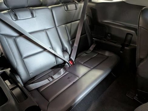 Used 2022 Ford Explorer XLT w/ Equipment Group 202A AWD/4WD image 28