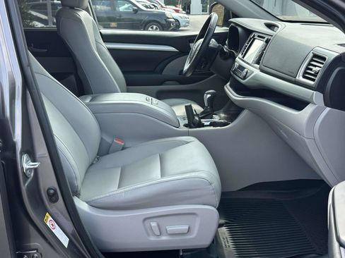 Used 2018 Toyota Highlander XLE FWD image 6