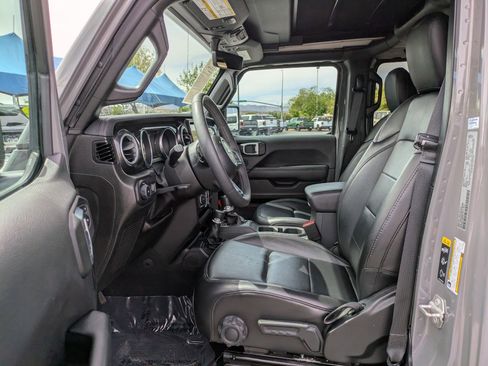 Used 2023 Jeep Wrangler Unlimited Sahara AWD/4WD image 15