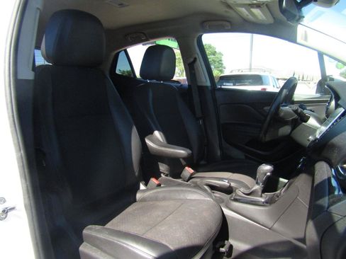 Used 2019 Buick Encore Preferred AWD/4WD image 23