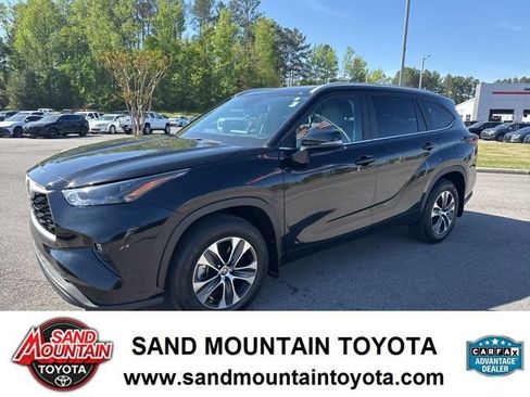 Used 2024 Toyota Highlander XLE image 6