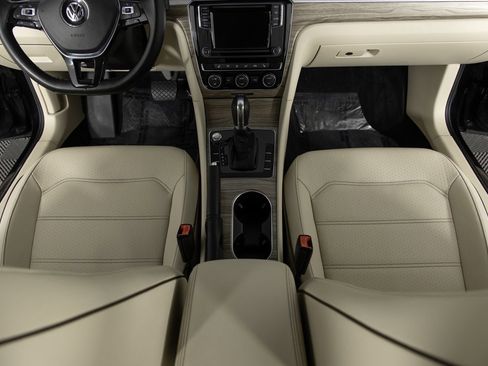 Used 2018 Volkswagen Passat 2.0T SE image 36