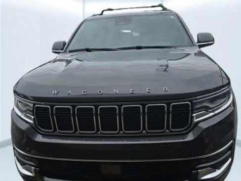 Used 2022 Jeep Wagoneer Series III w/ Premium Group I image 2