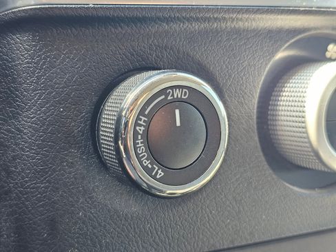 Used 2019 Toyota Sequoia SR5 AWD/4WD image 59