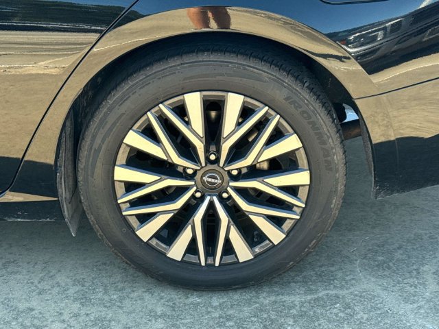 Used 2024 Nissan Altima 2.5 SV FWD image 5