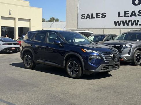 Certified 2025 Nissan Rogue SV FWD image 1