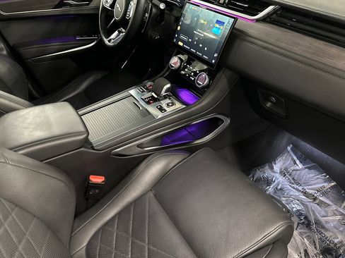 Used 2023 Jaguar F-PACE S image 32