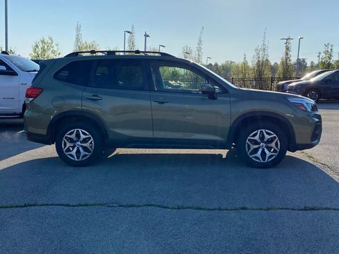 Used 2020 Subaru Forester Premium image 8