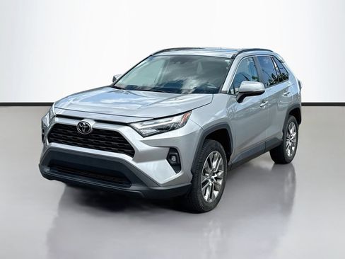 Used 2022 Toyota RAV4 XLE Premium AWD/4WD image 3