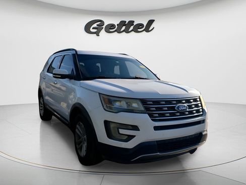 Used 2017 Ford Explorer XLT w/ Equipment Group 202A FWD image 2