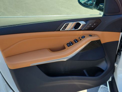 Used 2023 BMW X5 xDrive40i w/ Luxury Seating Package image 18