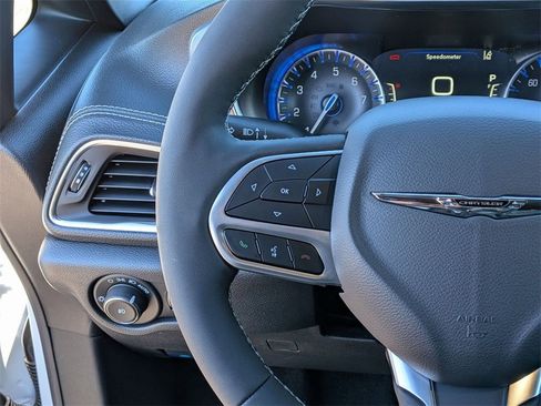 New 2026 Chrysler Pacifica Limited w/ Trailer Tow Group image 19