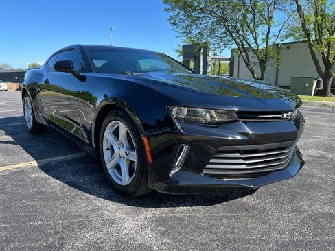 Used 2017 Chevrolet Camaro LT w/ Technology Package RWD image 8