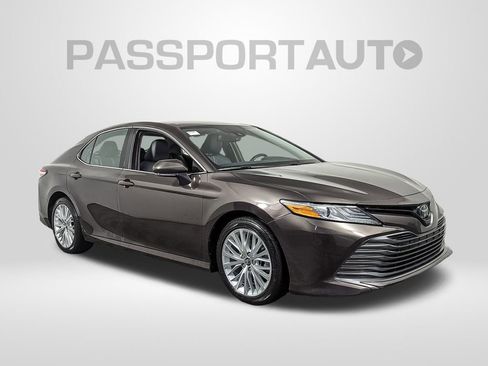Used 2020 Toyota Camry XLE image 10