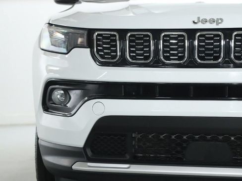 Used 2025 Jeep Compass Limited AWD/4WD image 7