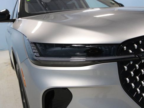 Used 2025 Lincoln Nautilus Premier image 36