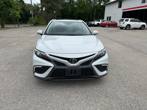 Used 2023 Toyota Camry SE w/ Cold Weather Package FWD image 3