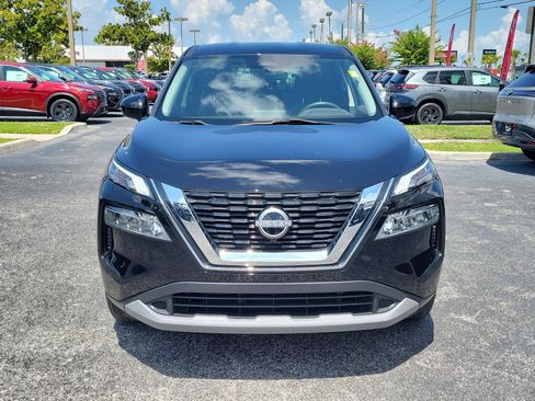 Certified 2023 Nissan Rogue SV FWD image 2