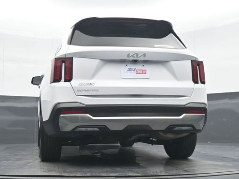 Used 2024 Kia Sorento S image 29