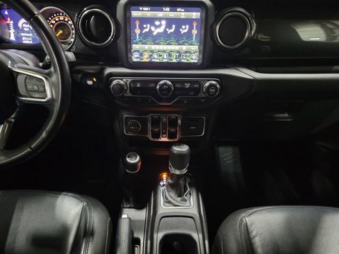 Used 2020 Jeep Wrangler Unlimited Sahara image 25