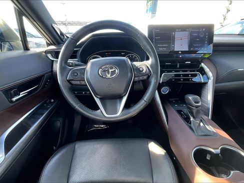 Used 2021 Toyota Venza Limited image 5