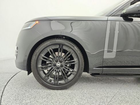 Used 2025 Land Rover Range Rover Long Wheelbase SE AWD/4WD image 17