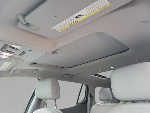 Used 2018 GMC Acadia SLT image 17