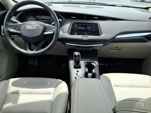 Certified 2023 Cadillac XT4 Luxury w/ Cold Weather Package FWD image 17