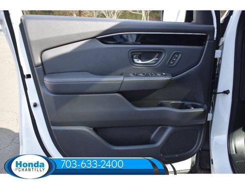 New 2025 Honda Pilot Touring image 26