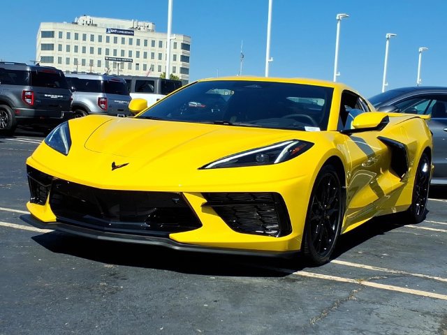 Used 2025 Chevrolet Corvette Stingray Preferred Cpe w/ Z51 Performance Package RWD image 3