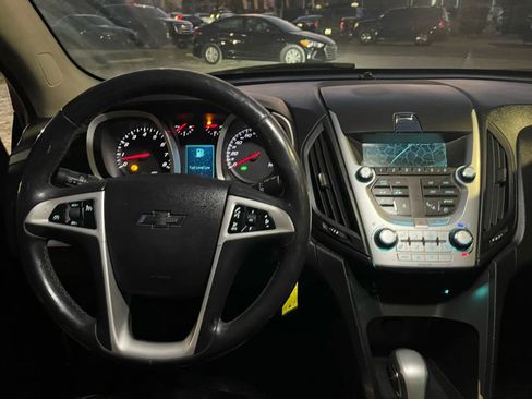 Used 2010 Chevrolet Equinox LT w/ Chrome Appearance Package image 12