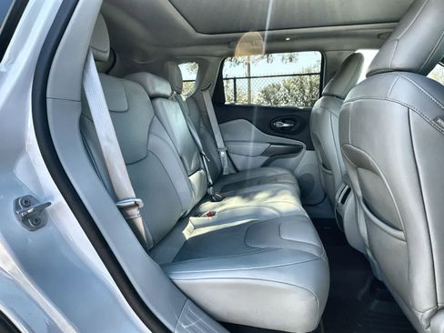 Used 2021 Jeep Cherokee Latitude Lux w/ Sun & Sound Group image 19