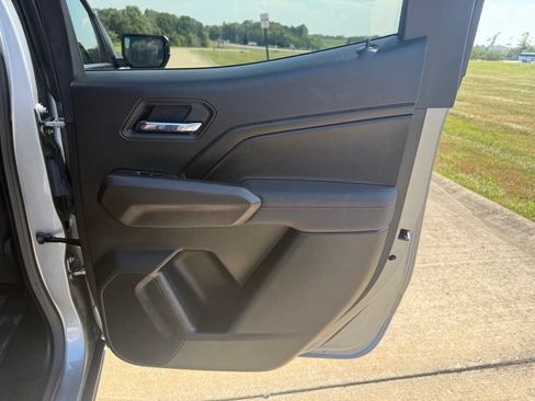 Used 2026 Chevrolet Colorado Z71 w/ Technology Package AWD/4WD image 14