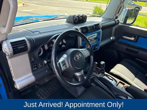 Used 2007 Toyota FJ Cruiser 4WD w/ Upgrade Pkg 2 image 8