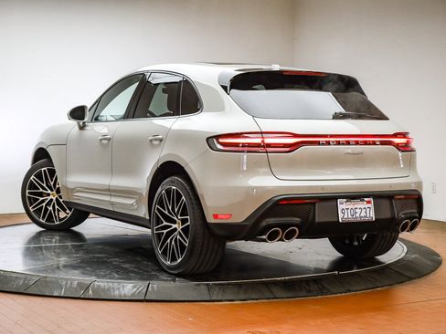 Used 2025 Porsche Macan image 3