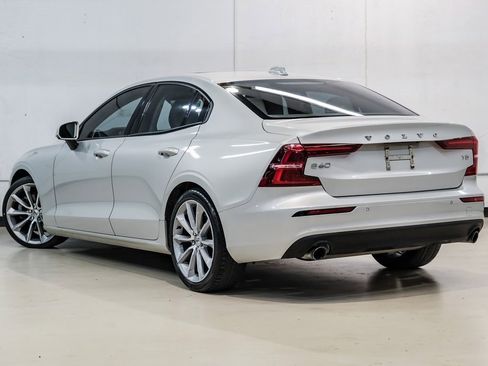 Used 2019 Volvo S60 T5 Momentum w/ Premium Package image 11