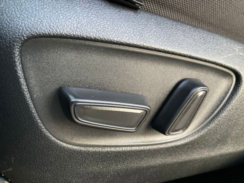 Used 2020 Toyota Highlander L image 15