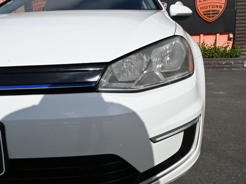 Used 2016 Volkswagen e-Golf SE w/ DC Fast Charging Package image 5